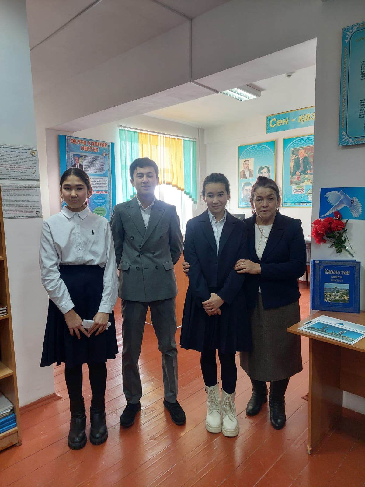 🇰🇿Мектебімізде 16 желтоқсанТәуелсіздік күніне орай "Тәуелсіз Қазақстан-біздің ең қымбат ең асыл құндылығымыз" тақырыбында көрме ұйымдастырылды.